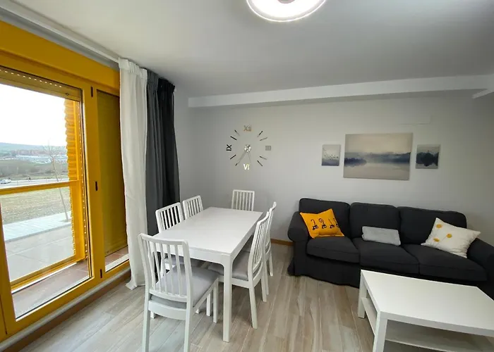 Apartamento Nuevo, Accesible Y Con Piscina !!!